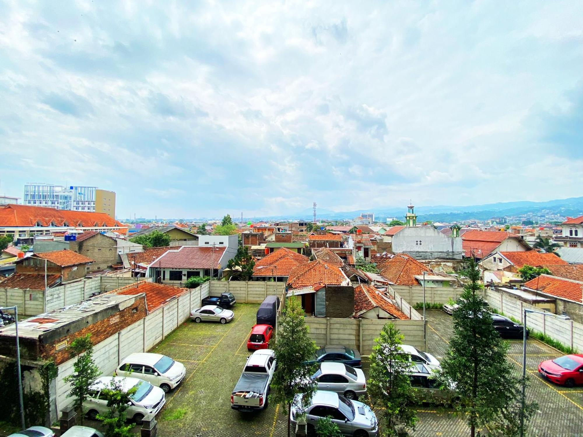 Homey 2br At Gateway Ahmad Yani Cicadas By Travelio * Bandung