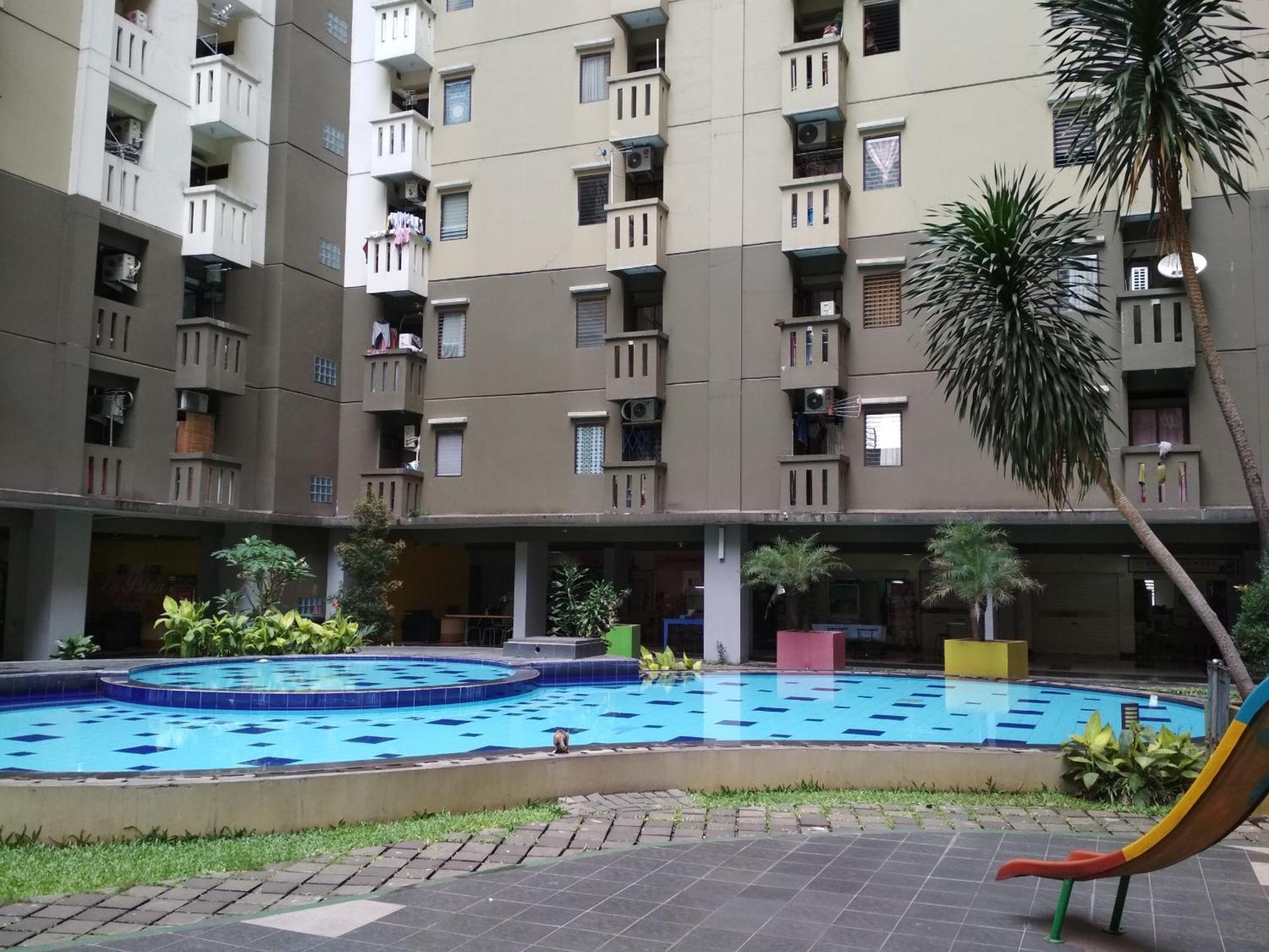 Homey 2br At Gateway Ahmad Yani Cicadas By Travelio