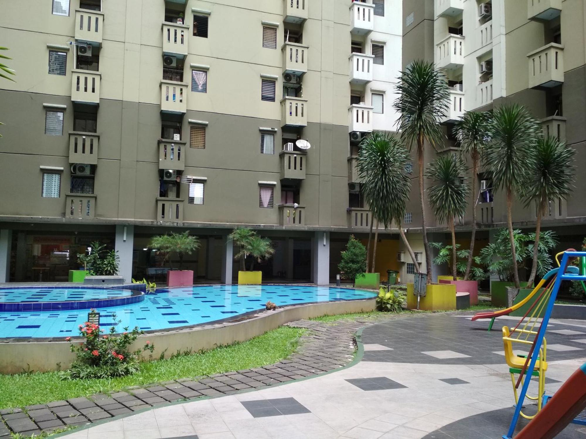 Homey 2br At Gateway Ahmad Yani Cicadas By Travelio