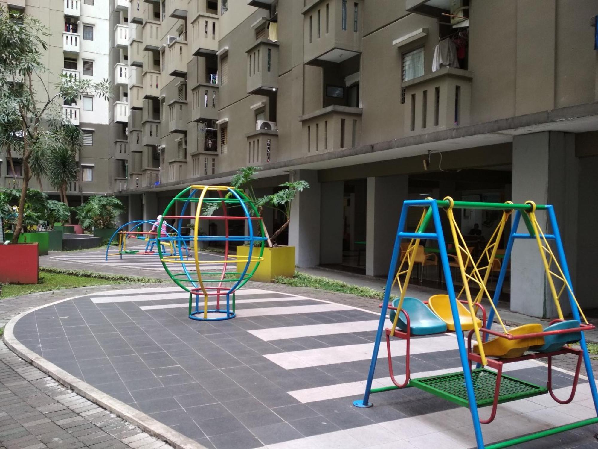 Apartemen Homey 2br At Gateway Ahmad Yani Cicadas By Travelio
