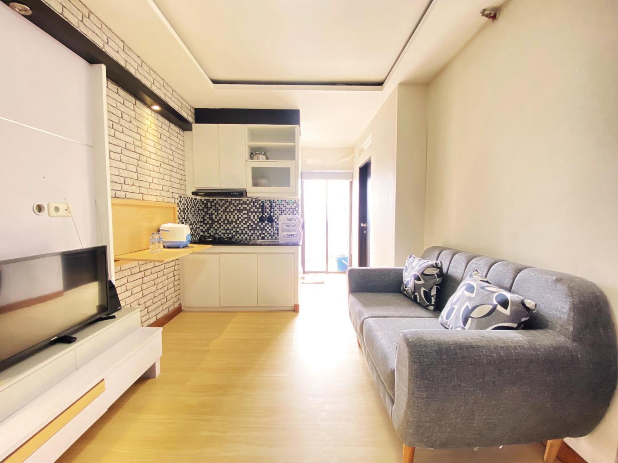Homey 2br At Gateway Ahmad Yani Cicadas By Travelio Apartemen